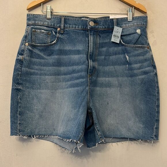 LOFT high waist distressed Boyfriend denim shorts Raw hem Size 14P New - Picture 3 of 8